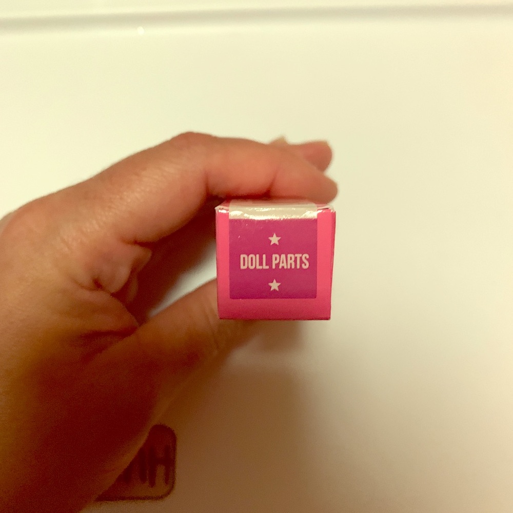 Jeffree Star matte lipstick “doll parts”